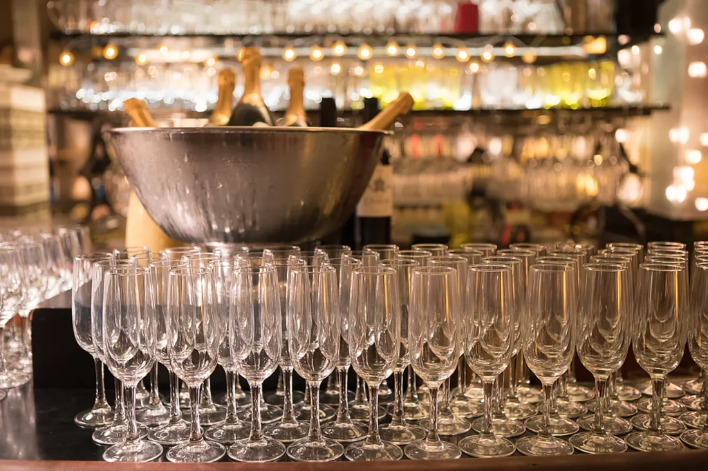Cocktail et champagne lors d'une réception corporate JPMorgan