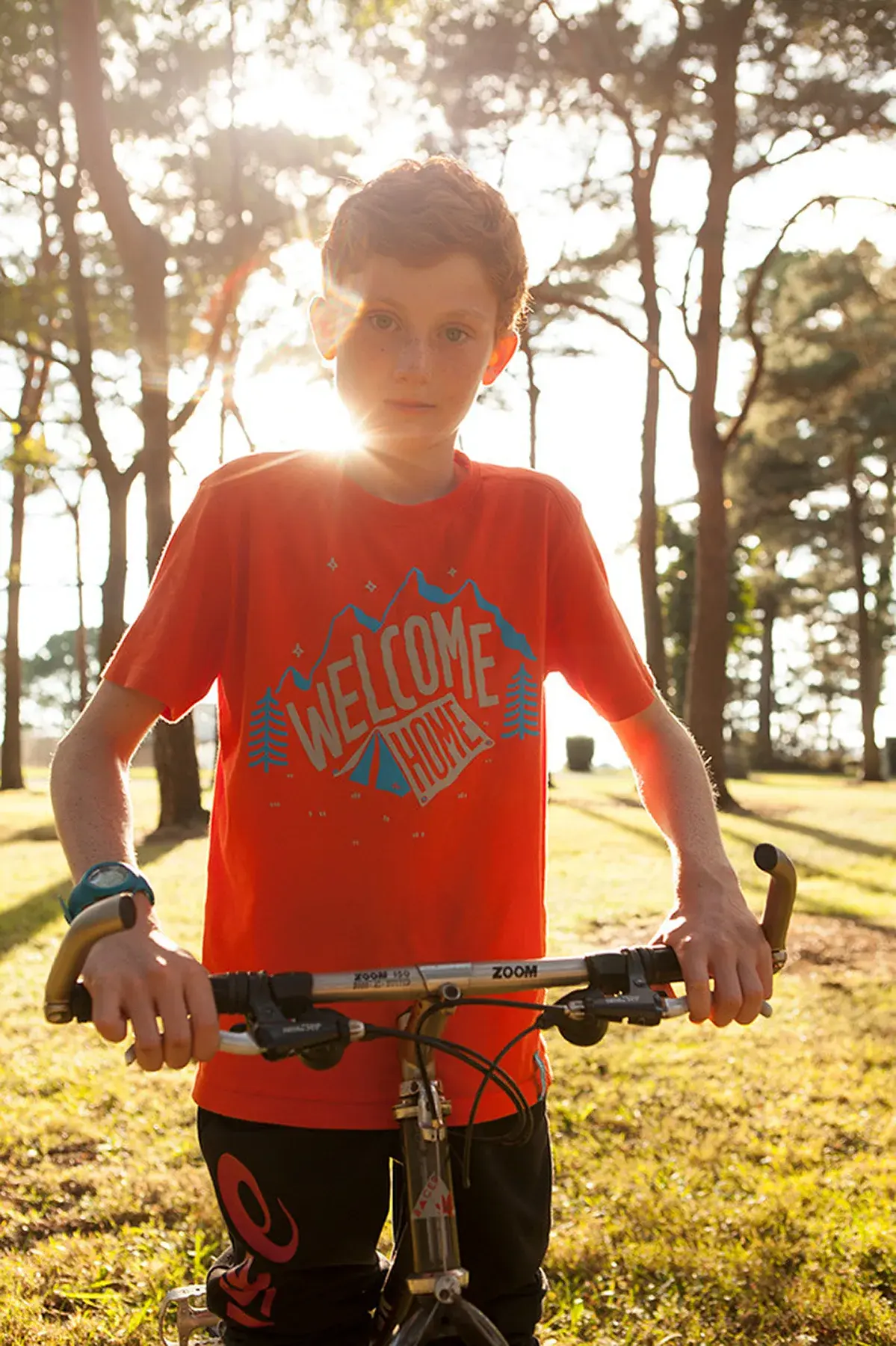 Portrait d’un adolescent à vélo en colo CCAS