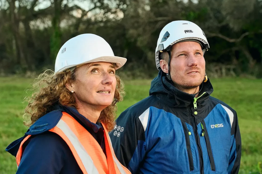 Reportage photo Enedis pendant la tempête Ciaran, équipes au travail sur le réseau électrique