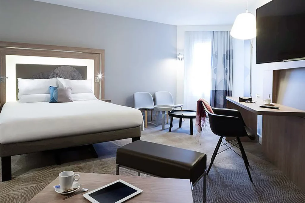 Shooting photo d'intérieur d'une chambre au Novotel Versailles Le Chesnay.