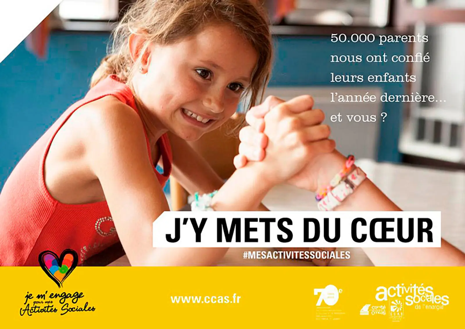 Affiche publicitaire pour le CCAS montrant un portrait d'enfant plein d'énergie.