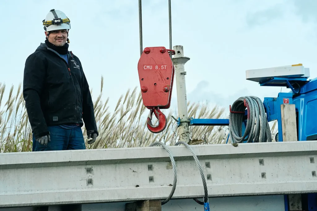Intervention d'urgence des équipes Enedis après la tempête Ciaran, travaux sur lignes haute tension